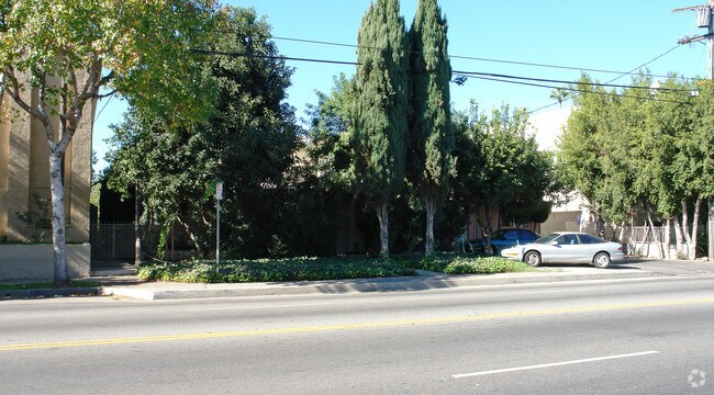 Photo - Chateau 6461 Kester Apartments, LLC