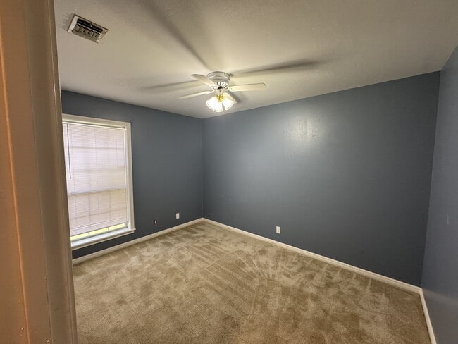 Photo - 504 Independence Dr