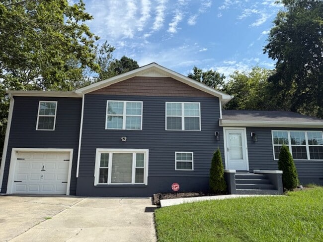 Building Photo - Beautiful remodeled home