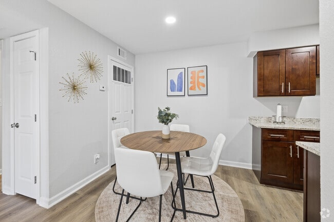 1BR, 1BA - 775SF - Dining Room