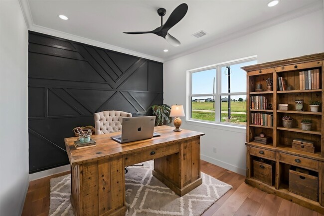 Photo - 413 Chuckwagon Trail