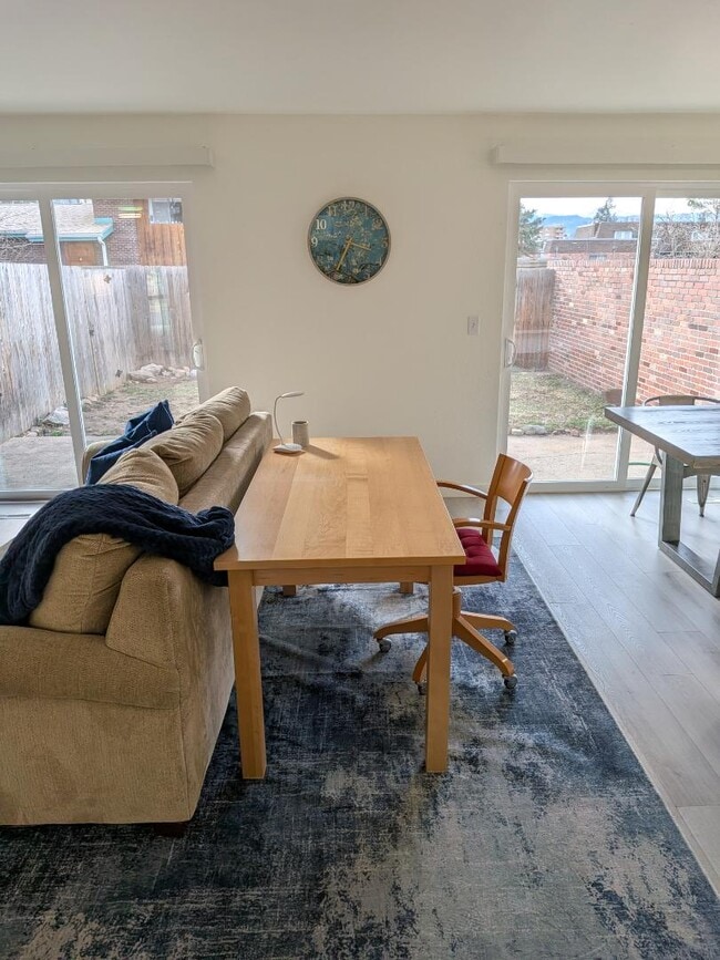 Photo - 425 Manhattan Dr