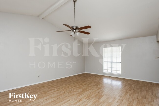 608 Nora Ln