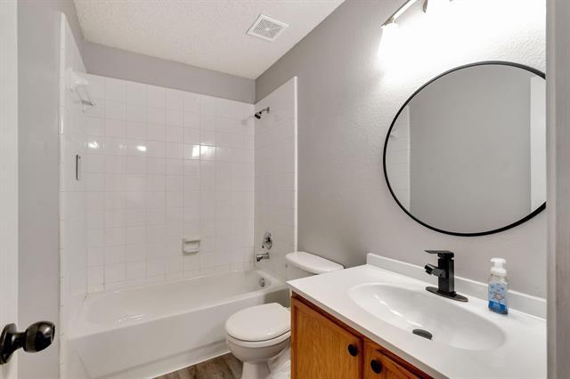 Building Photo - 2416 Rolling Ridge Dr Rental