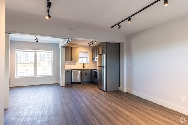 2nd Floor 1BR - 1BA - 600SF