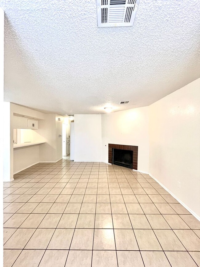 Photo - 905-907 Aspen Unit 905