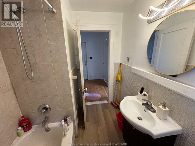 Photo - 3046 Alexander Ave