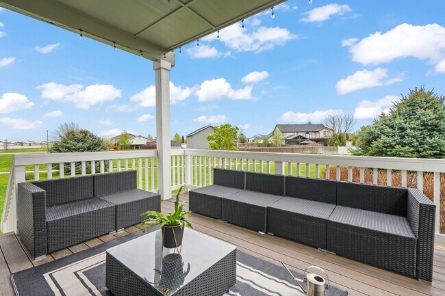 Photo - STUNNING 3bd/2ba Custom Home w/3 Car Garage on a Huge Lot!