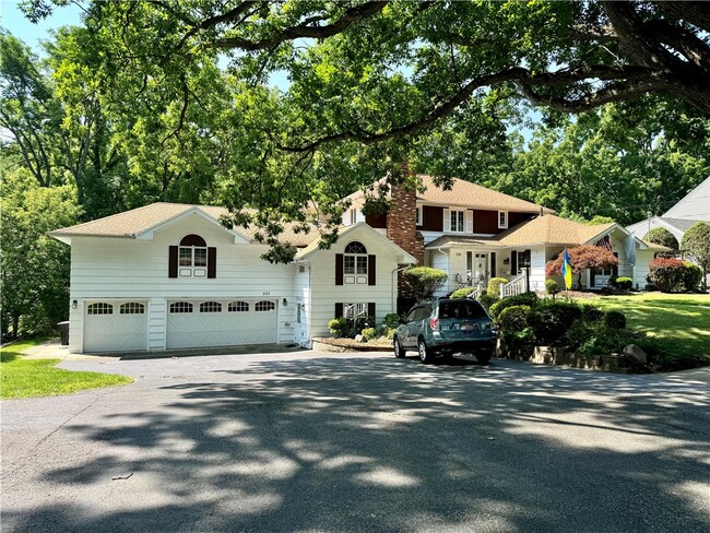 Building Photo - 333 Colebrook Dr Rental