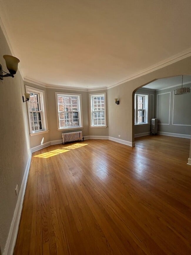 Photo - Desirable Ravenswood One Bedroom/One Bathroom ~ Heat Included Unit 4881-2B