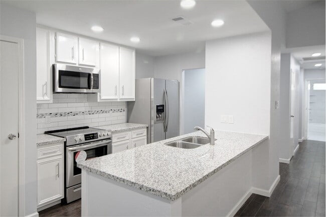 Photo - 28 E Brookberry Ct