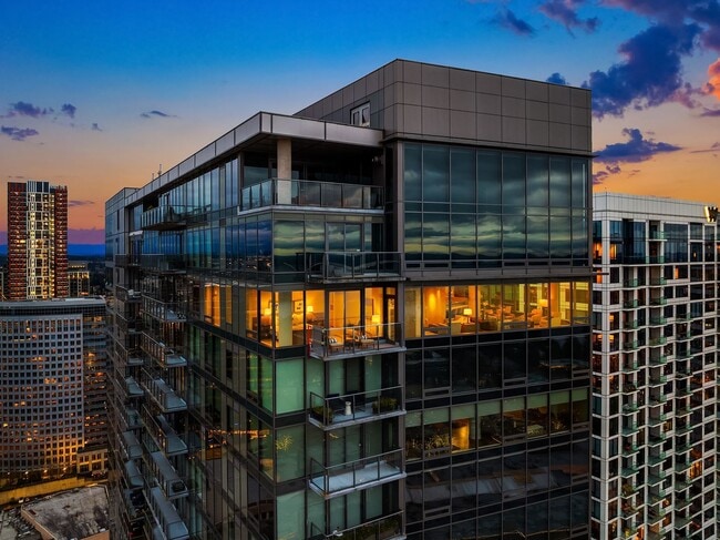 Building Photo - 3Bd/2.5Ba Bellevue Condo Unit 4004