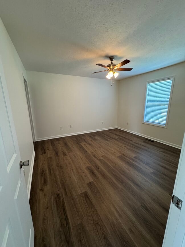 Photo - 7901 Hilham Rd