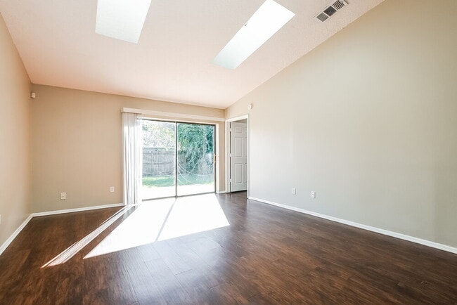 Photo - 1142 Covington St Casa