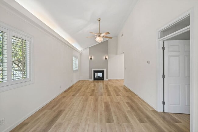 Photo - 2910 Santa Carlotta St