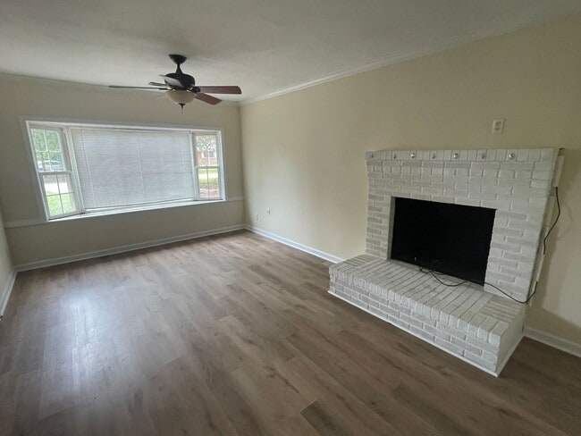 Photo - 346 Lancaster Rd