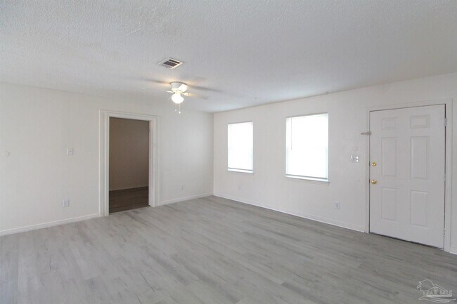 Photo - 2217 Kingfisher Way