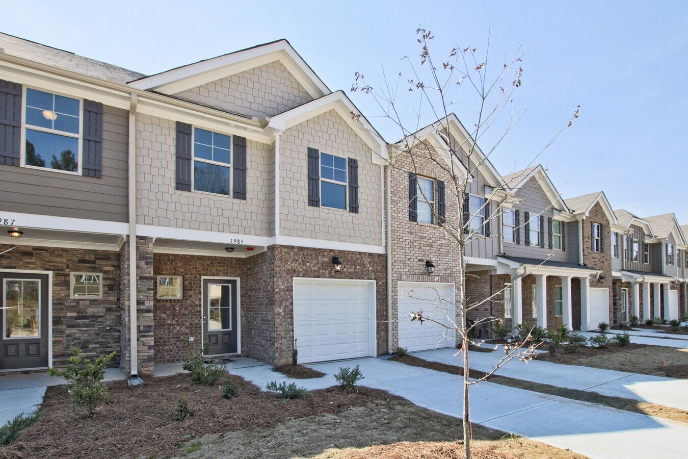 Modernistic 3 Bed 2.5 Bath Townhome in Jonesboro! Gardens at Lovejoy - Modernistic 3 Bed 2.5 Bath Townhome in Jonesboro! Gardens at Lovejoy