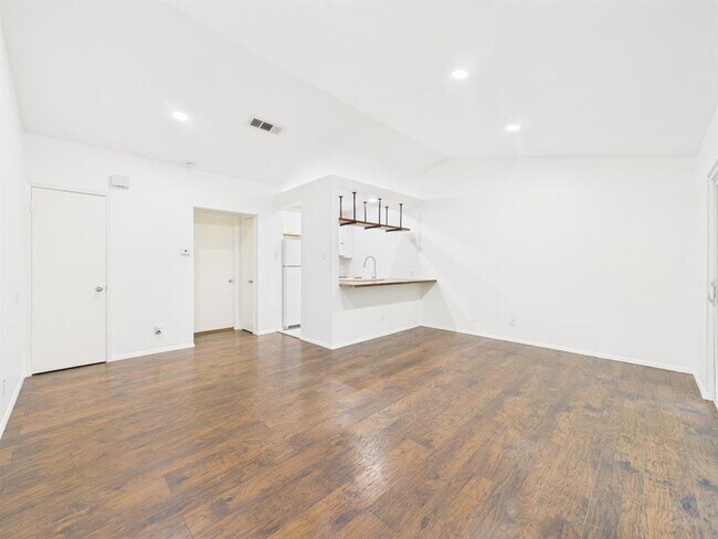 Photo - 1305 Hollow Creek Dr