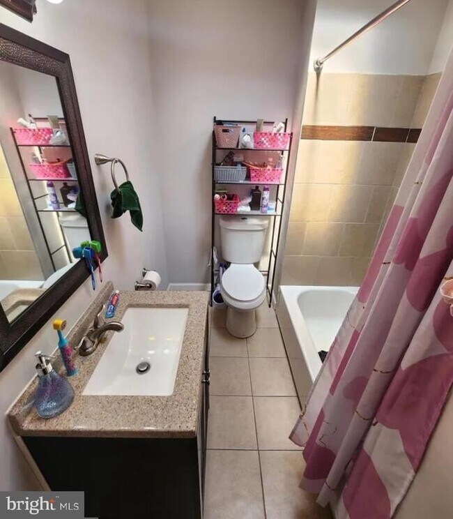 Photo - 565 Van Kirk St