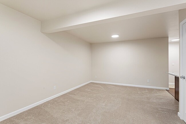 Photo - The Lodge @ 73rd