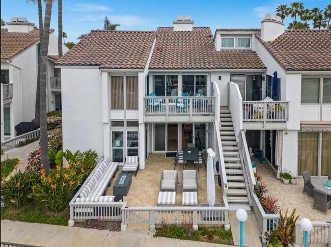 187 Kingston Ct W