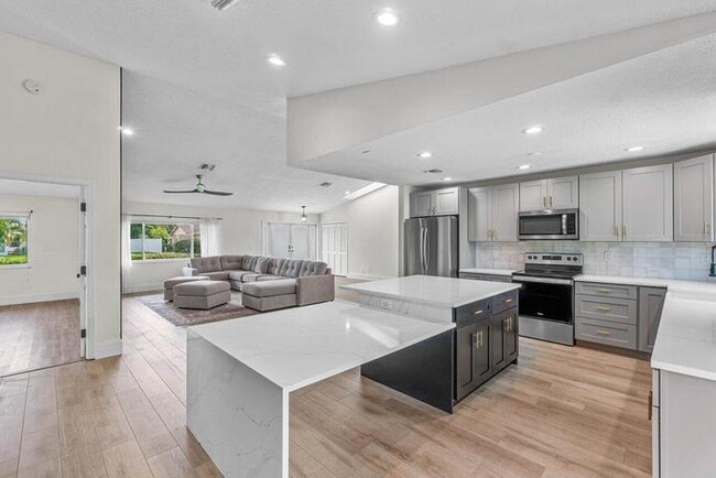 4593 Ellwood Dr