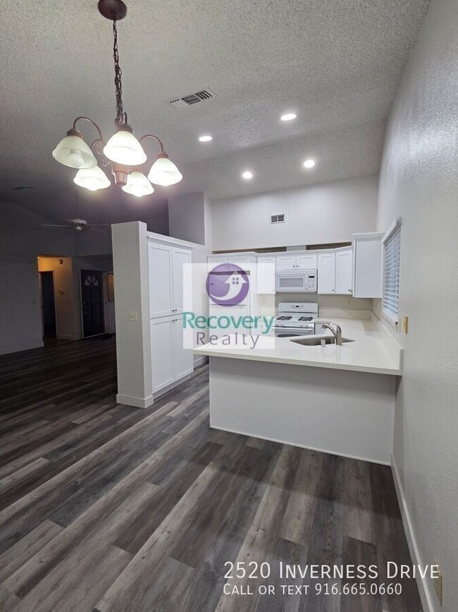 Photo - 2520 Inverness Dr