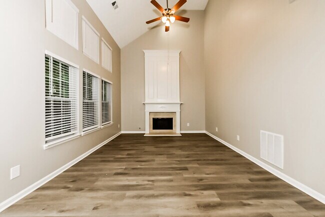 Photo - 417 Concord Cir