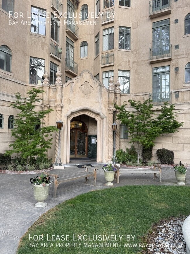 Building Photo - 345 Forest St Unit 302