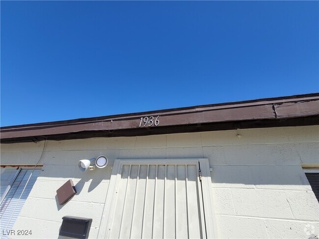 Building Photo - 1936 Lawry Ave Rental