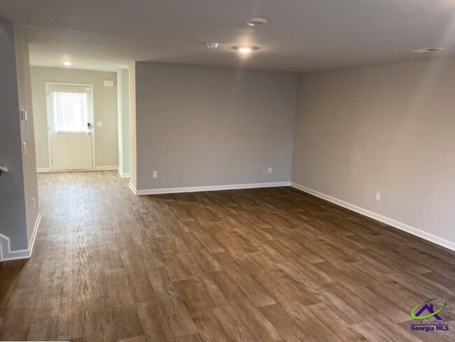 Photo - 119 River Birch Ln