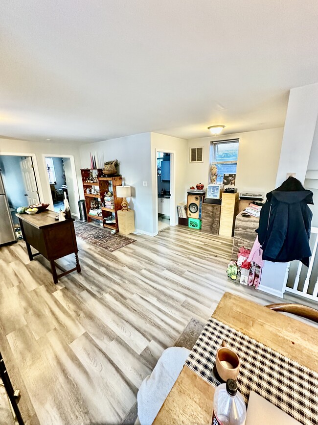 Photo - 920 W 35th Pl