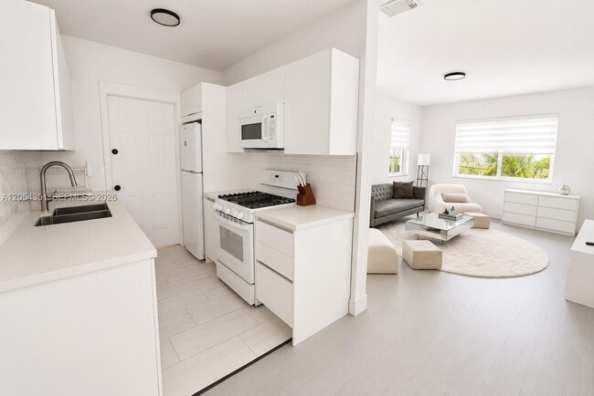 815 W 39th St Unit 3