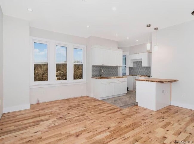 Photo - 154 Woodworth Ave