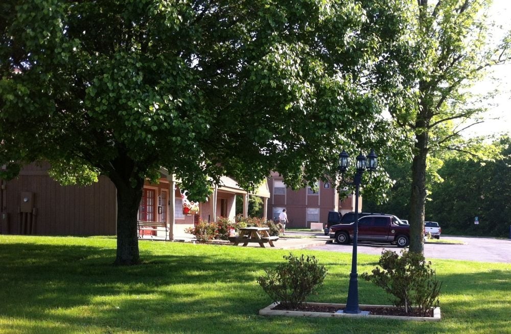 Oak Knoll Apartments - Oak Knoll Apartments