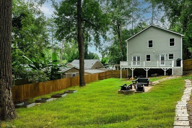 Photo - 2860 Joyce Ave