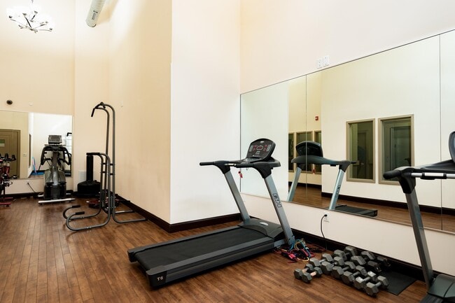 Photo - 6111 Fillmore Pl Unidad 306