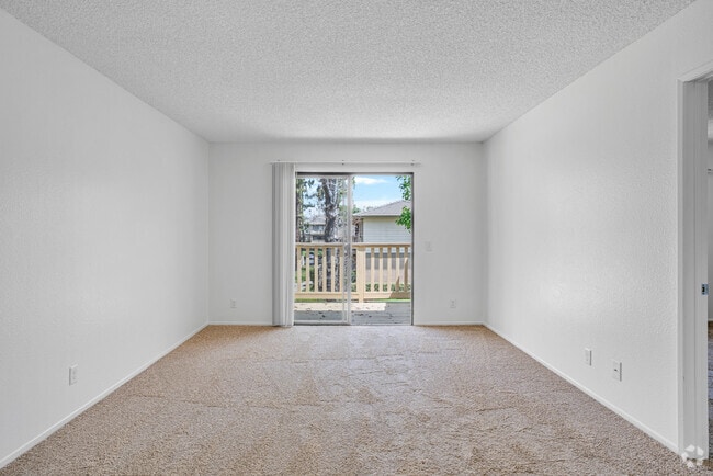 1BR, 1BA - 639SF - Living Room - AMBERWOOD APARTMENTS