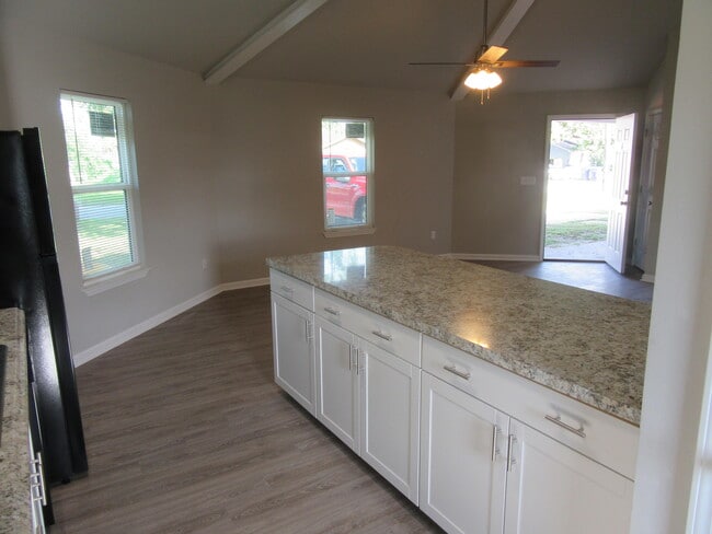 Photo - 1302 Grace Ave Unit A