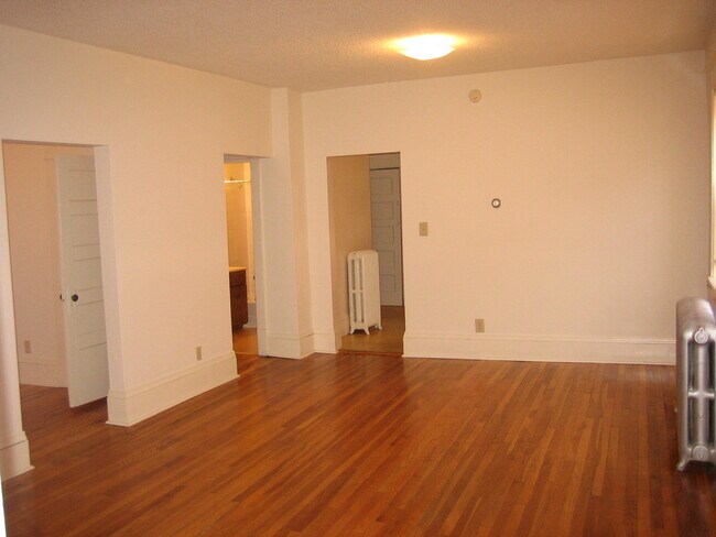 Photo - 93 N Milton St N Unidad 3