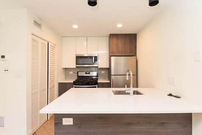 853 W Grace St Unit 201D