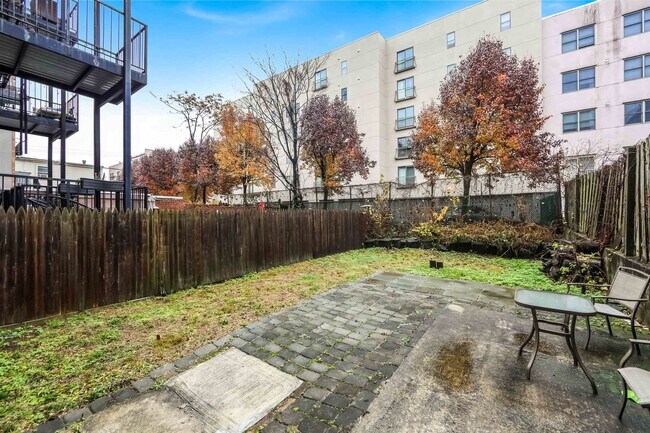 Photo - 523 Adams St Unit 3