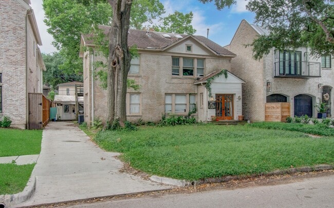 Building Photo - 1715 Banks St Unit C