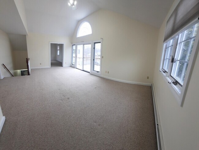 Photo - 715 Main St Unit 3