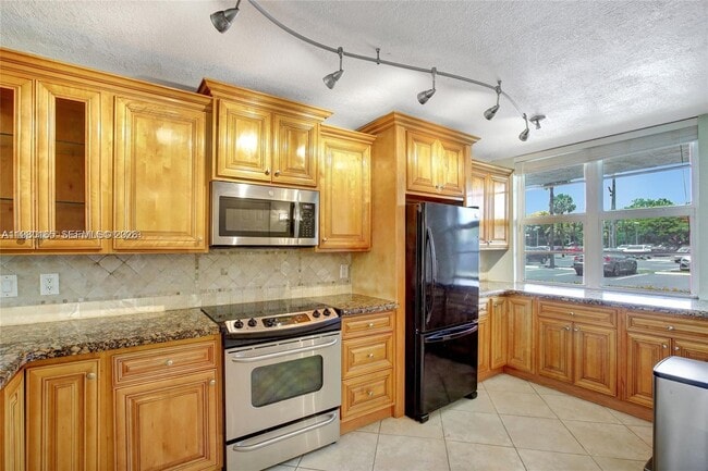 Building Photo - 250 Jacaranda Dr Unit 109