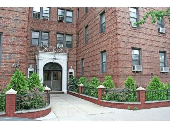 Photo - 2901 Avenue I Unidad 5F Rental