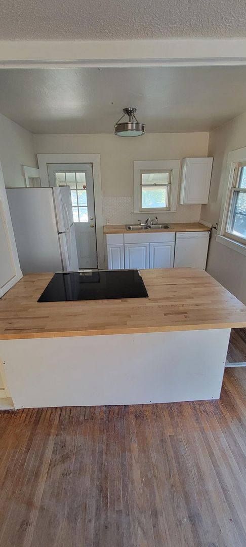 Photo - Remodeled South Hill charmer