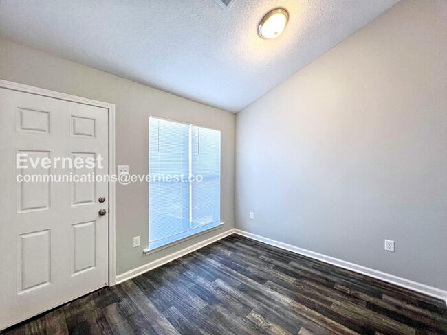 Photo - 5637 Kaitlyn Dr W