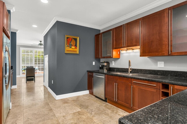 Photo - 486 SW 5th St